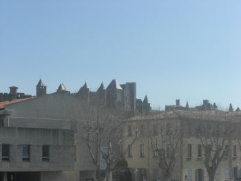 Die Cité ragt über Carcassonne auf